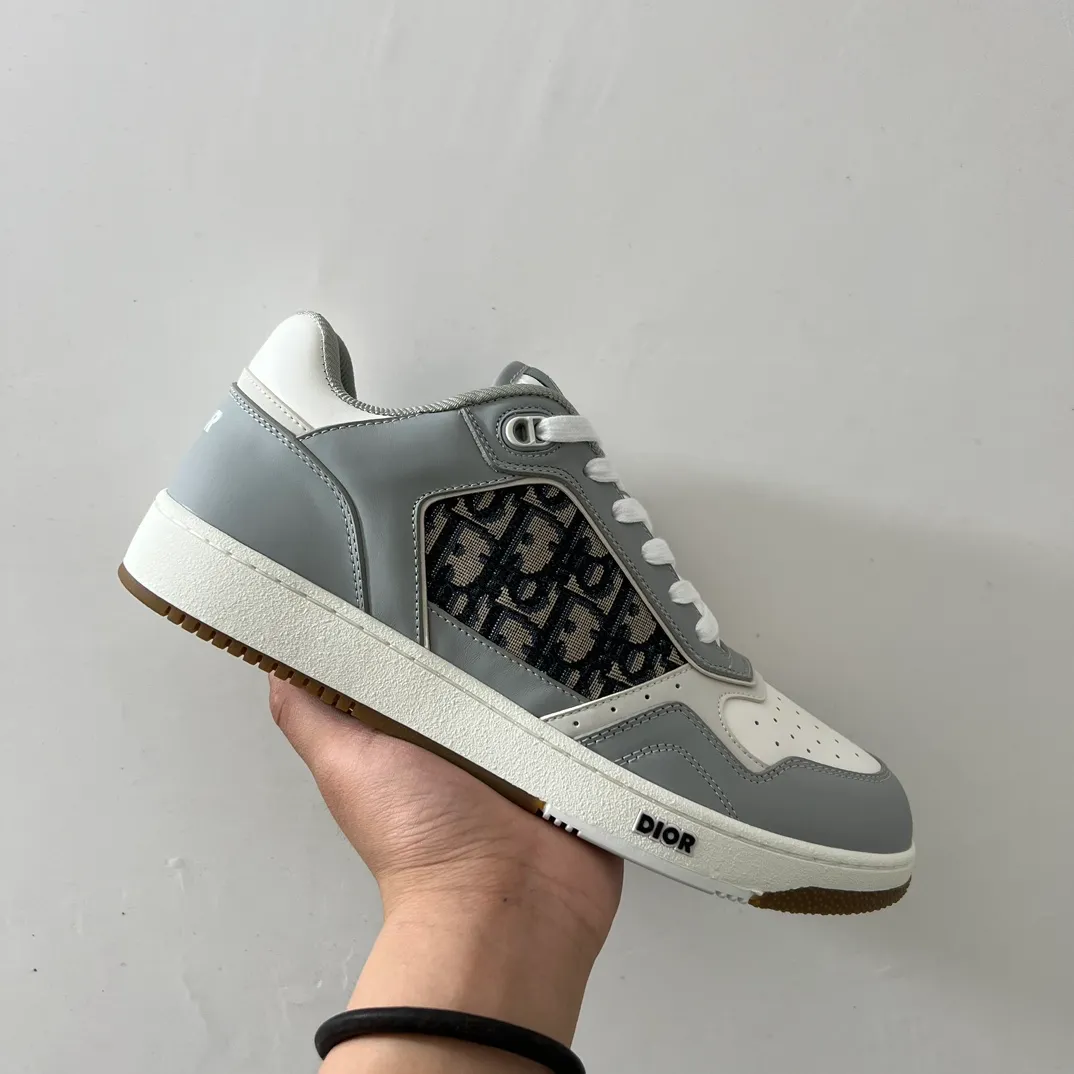 👟👟Ex-factory price 560👟👟 Men's size +10 Dior B27 series ✨2024 upgraded version purchasing agent grade ✨Super🔥sports shoes👫couple shoes. The high version 1:1 adopts oil edge lasting technology, the fabric is imported first-layer cowhide + high-tech fabric, and the inner cowhide + customized lining. TPU original engraved outsole. More than 30 colors of high-soled boots are available. Size: 35-42 for women and 38-46 for men. Bosses are welcome to compare...